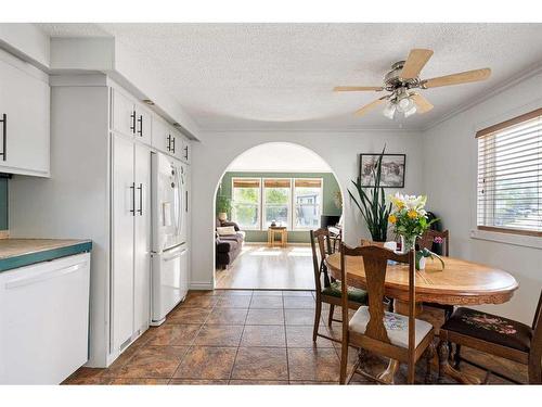 180 Greenwich Lane, Fort Mcmurray, AB - Indoor Photo Showing Dining Room