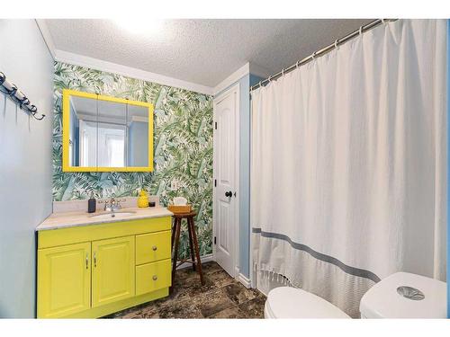 180 Greenwich Lane, Fort Mcmurray, AB - Indoor Photo Showing Bathroom