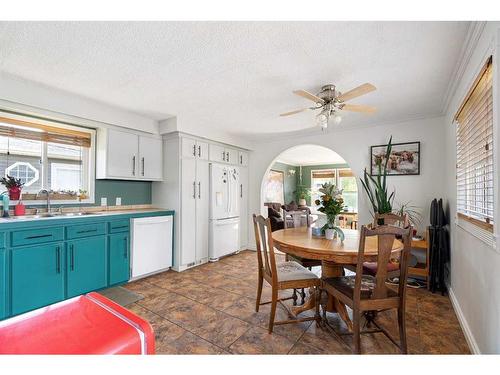 180 Greenwich Lane, Fort Mcmurray, AB - Indoor Photo Showing Dining Room