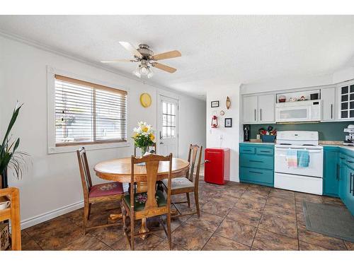 180 Greenwich Lane, Fort Mcmurray, AB - Indoor Photo Showing Dining Room