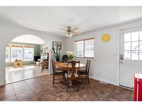 180 Greenwich Lane, Fort Mcmurray, AB - Indoor Photo Showing Dining Room