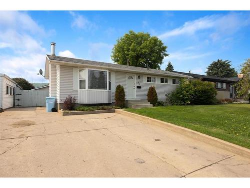 33 Fitzgerald Avenue, Fort Mcmurray, AB - Outdoor With Facade