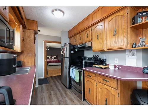 33 Fitzgerald Avenue, Fort Mcmurray, AB - Indoor Photo Showing Kitchen