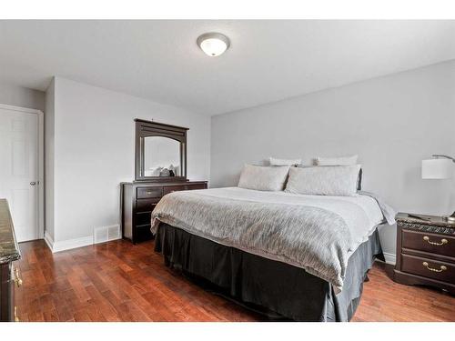 252 Crown Creek Lane, Fort Mcmurray, AB - Indoor Photo Showing Bedroom