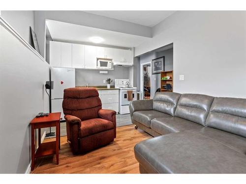 252 Crown Creek Lane, Fort Mcmurray, AB - Indoor Photo Showing Living Room