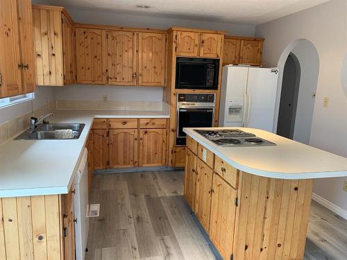 9103 97 Avenue Avenue, Lac La Biche, AB - Indoor Photo Showing Kitchen With Double Sink