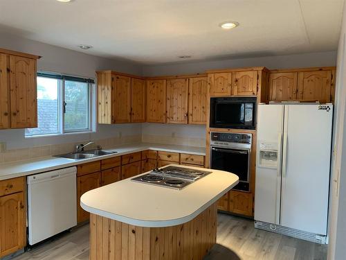 9103 97 Avenue Avenue, Lac La Biche, AB - Indoor Photo Showing Kitchen With Double Sink