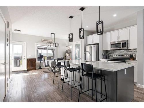 728 Athabasca Avenue, Fort Mcmurray, AB - Indoor Photo Showing Kitchen With Upgraded Kitchen