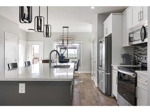 728 Athabasca Avenue, Fort Mcmurray, AB - Indoor Photo Showing Kitchen With Upgraded Kitchen