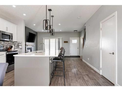 728 Athabasca Avenue, Fort Mcmurray, AB - Indoor Photo Showing Kitchen With Upgraded Kitchen