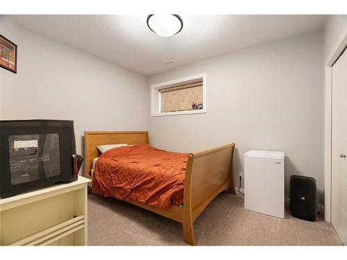 728 Athabasca Avenue, Fort Mcmurray, AB - Indoor Photo Showing Bedroom