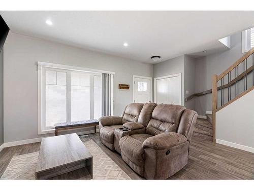 728 Athabasca Avenue, Fort Mcmurray, AB - Indoor Photo Showing Living Room
