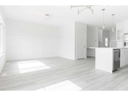 113 Hodgins Avenue, Fort Mcmurray, AB - Indoor Photo Showing Kitchen