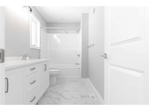 117 Hodgins Avenue, Fort Mcmurray, AB - Indoor Photo Showing Bathroom