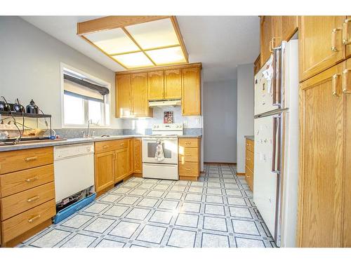 46 Centennial Drive, Fort Mcmurray, AB - Indoor Photo Showing Kitchen