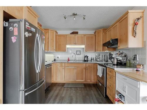 160 O'Coffey Crescent, Fort Mcmurray, AB - Indoor Photo Showing Kitchen With Stainless Steel Kitchen