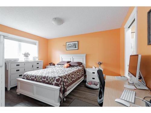 160 O'Coffey Crescent, Fort Mcmurray, AB - Indoor Photo Showing Bedroom