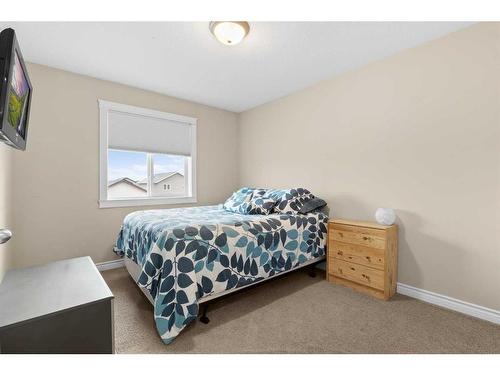 261 Hawthorn Way, Fort Mcmurray, AB - Indoor Photo Showing Bedroom