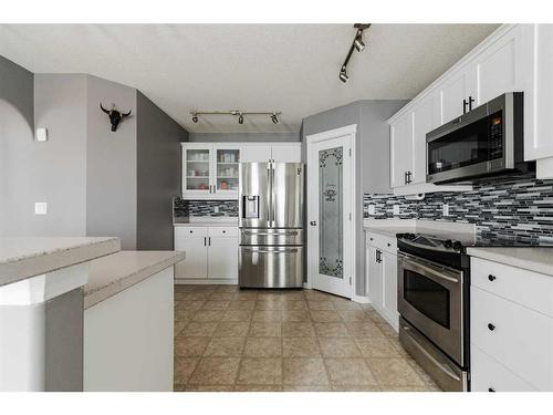 339 Warren Road, Fort Mcmurray, AB - Indoor Photo Showing Kitchen With Stainless Steel Kitchen With Upgraded Kitchen