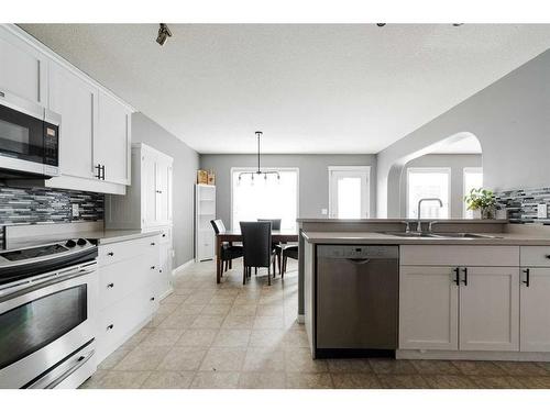 339 Warren Road, Fort Mcmurray, AB - Indoor Photo Showing Kitchen With Stainless Steel Kitchen
