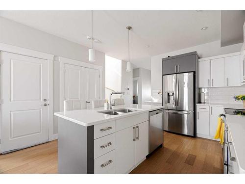 217 Clarkson Street, Fort Mcmurray, AB - Indoor Photo Showing Kitchen With Double Sink With Upgraded Kitchen