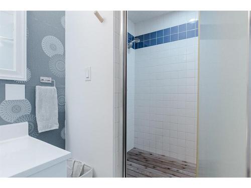 154 Maclaren Crescent, Fort Mcmurray, AB - Indoor Photo Showing Bathroom