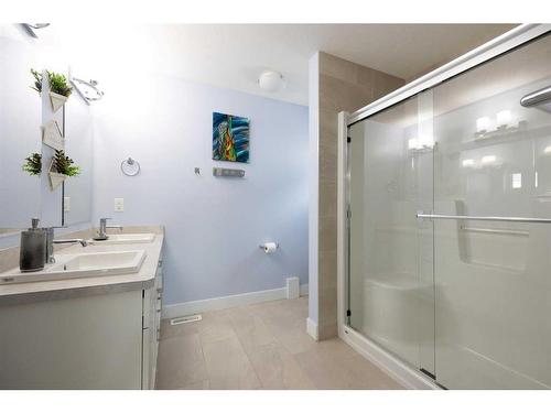 109 Pearson Drive, Fort Mcmurray, AB - Indoor Photo Showing Bathroom