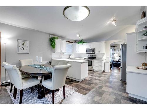 108 Williams Drive, Fort Mcmurray, AB - Indoor Photo Showing Dining Room