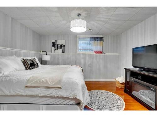 108 Williams Drive, Fort Mcmurray, AB - Indoor Photo Showing Bedroom