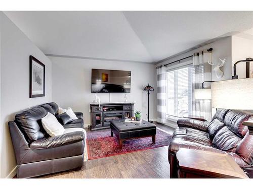 108 Williams Drive, Fort Mcmurray, AB - Indoor Photo Showing Living Room