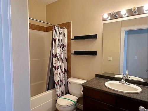 184 Paris Crescent, Fort Mcmurray, AB - Indoor Photo Showing Bathroom