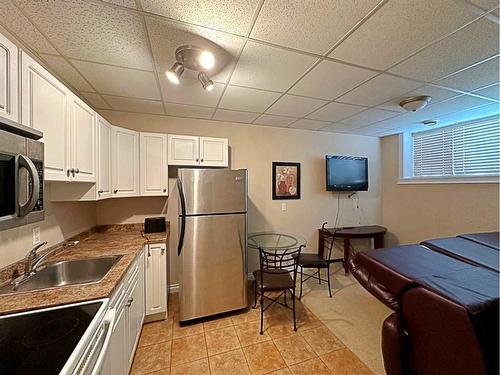 184 Paris Crescent, Fort Mcmurray, AB - Indoor Photo Showing Kitchen