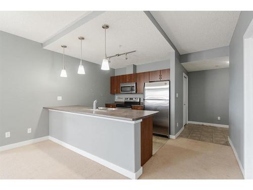 404-136B Sandpiper Road, Fort Mcmurray, AB - Indoor Photo Showing Kitchen