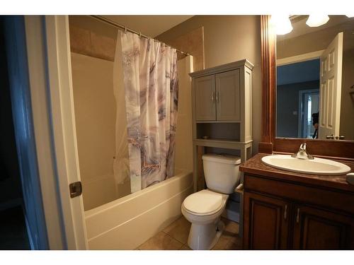 533 Walnut Crescent, Fort Mcmurray, AB - Indoor Photo Showing Bathroom