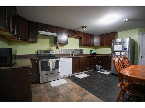 533 Walnut Crescent, Fort Mcmurray, AB - Indoor Photo Showing Kitchen