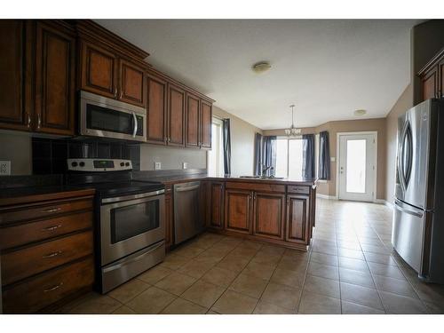 533 Walnut Crescent, Fort Mcmurray, AB - Indoor Photo Showing Kitchen