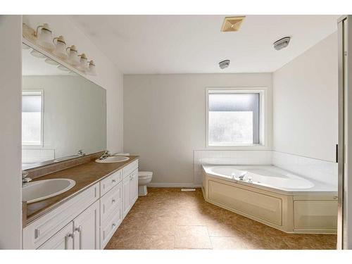 105 Atkinson Road, Fort Mcmurray, AB - Indoor Photo Showing Bathroom