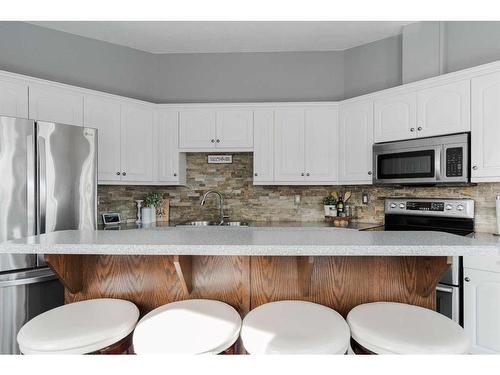 251 Atkinson Lane, Fort Mcmurray, AB - Indoor Photo Showing Kitchen With Stainless Steel Kitchen With Upgraded Kitchen