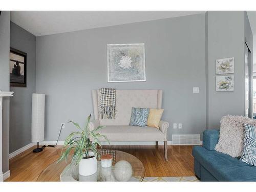 251 Atkinson Lane, Fort Mcmurray, AB - Indoor Photo Showing Living Room