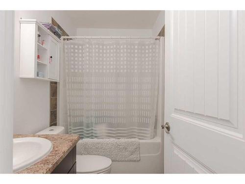 135 Crane Place, Fort Mcmurray, AB - Indoor Photo Showing Bathroom