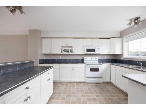 2-220 Swanson Crescent, Fort Mcmurray, AB - Indoor Photo Showing Kitchen With Double Sink