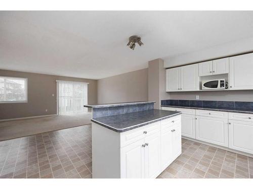 2-220 Swanson Crescent, Fort Mcmurray, AB - Indoor Photo Showing Kitchen