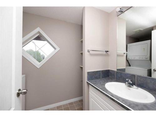 2-220 Swanson Crescent, Fort Mcmurray, AB - Indoor Photo Showing Bathroom