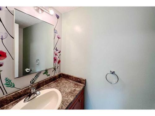 240 Windsor Drive, Fort Mcmurray, AB - Indoor Photo Showing Bathroom