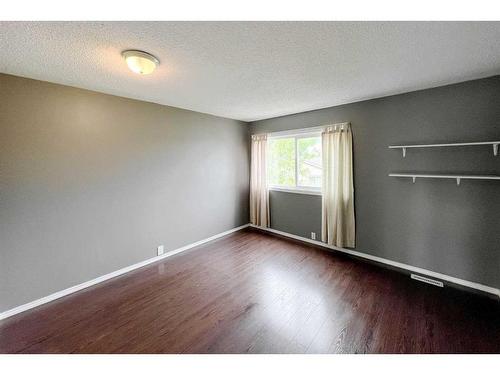 240 Windsor Drive, Fort Mcmurray, AB - Indoor Photo Showing Other Room