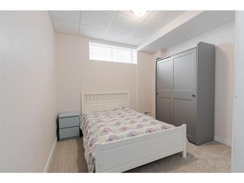 205 Fisher Crescent, Fort Mcmurray, AB - Indoor Photo Showing Bedroom