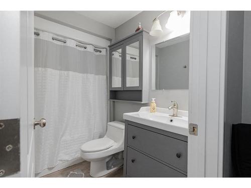 205 Fisher Crescent, Fort Mcmurray, AB - Indoor Photo Showing Bathroom