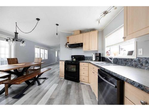 113 Cree Place, Fort Mcmurray, AB - Indoor Photo Showing Kitchen