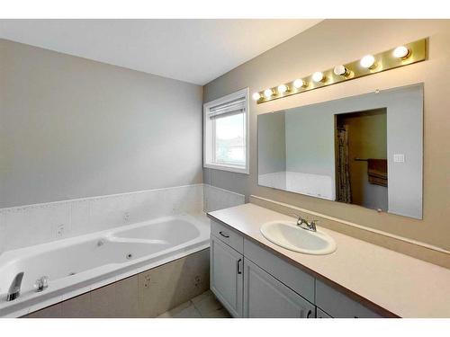 180 Bussieres Drive, Fort Mcmurray, AB - Indoor Photo Showing Bathroom