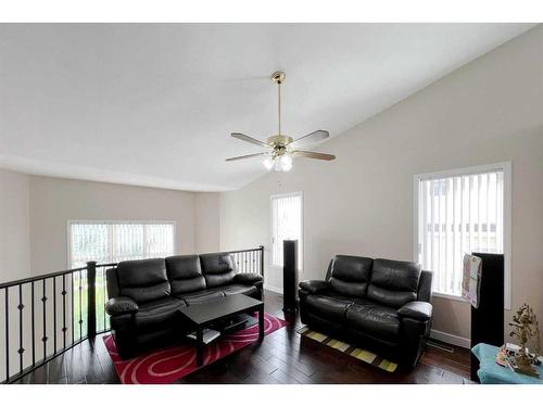 180 Bussieres Drive, Fort Mcmurray, AB - Indoor Photo Showing Living Room